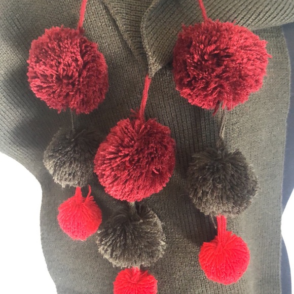 United Colors of Benetton  Scarf w Pom Poms NWT - Picture 5 of 5